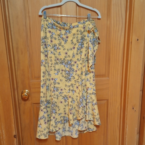 Max Studio Dresses & Skirts - Max studio yellow floral skirt (M)